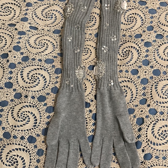 IMAN Embellished Gloves - Picture 4 of 6